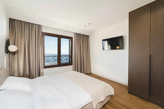 Brandneue Luxusvilla mit Swimmingpool in der Nähe von Budva